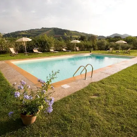 Lejlighed Sleeps 6 With Pool And Wifi