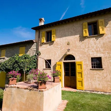 Sleeps 6 With Pool And Wifi
